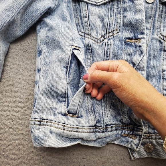Free People Trucker Jacket Womens XS Blue Denim Detail Chest Pocket Button Front - Picture 11 of 13